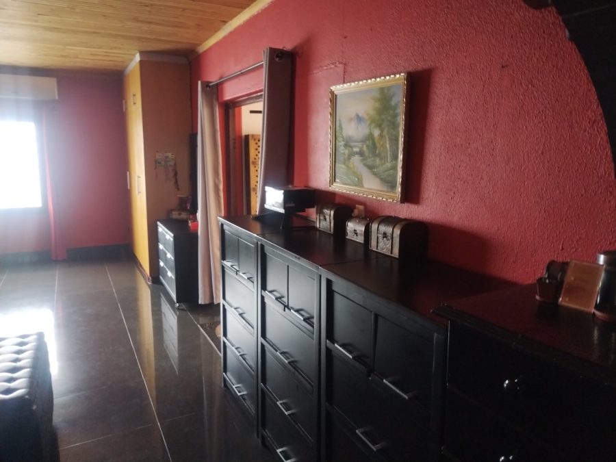 7 Bedroom Property for Sale in Brackenfell Central Western Cape